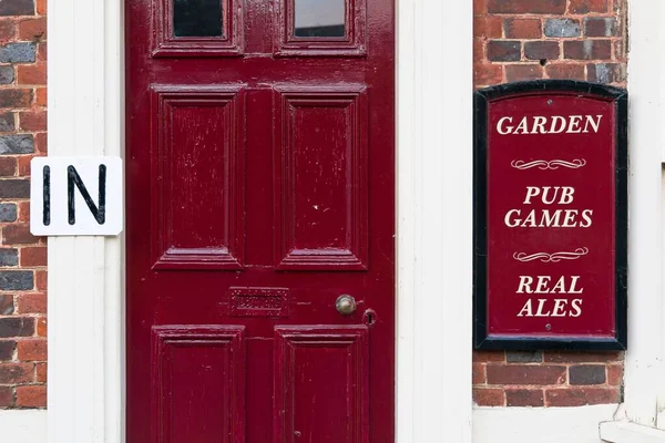 Buckinghamshire Reino Unido Dezembro 2020 Detalhe Uma Porta Frente Vermelha — Fotografia de Stock