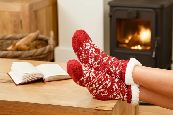 Christmas in front of fire — Stockfoto