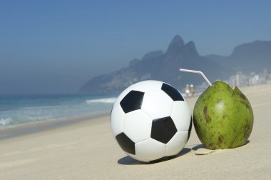 taze hindistan cevizi futbol futbol topu Ipanema Plajı rio