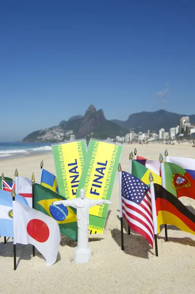 Brazilië laatste Tickets wereld vlaggen op de Rio Beach — Stockfoto