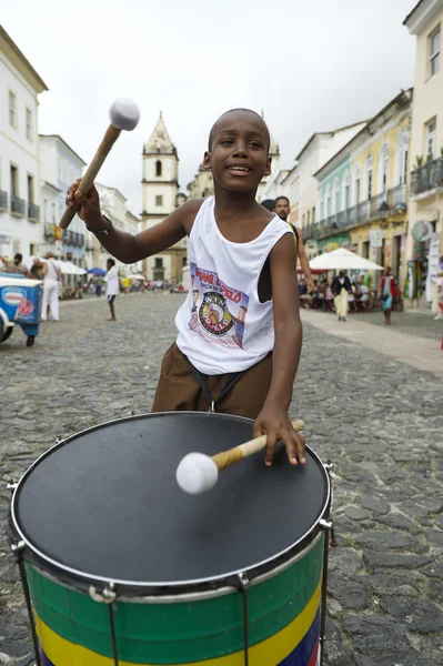 Brazylijski chłopiec stojący perkusji pelourinho salvador — Zdjęcie stockowe