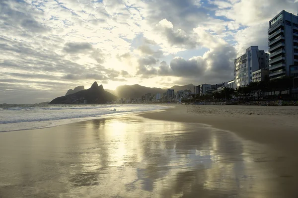 Ipanema Beach Rio de Janeiro Scenic Sunset Reflection — 图库照片
