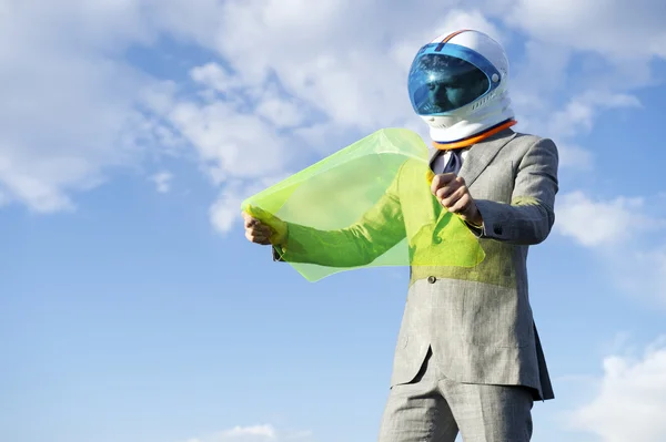 Astronauta futurista Empresario usando tableta de exhibición flexible Fotos de stock libres de derechos