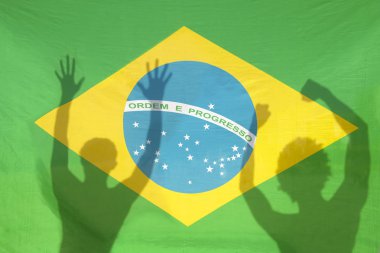 Brezilyalılar gölgeler Brezilya bayrağı kutluyor