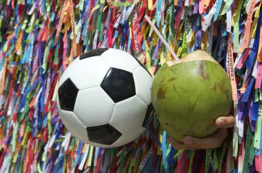 Futbol ve Hindistan cevizi Salvador Bahia Brezilya