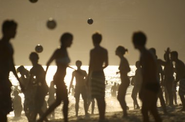Rio de Janeiro Beach siluetleri Brezilyalılar oynayan Altinho