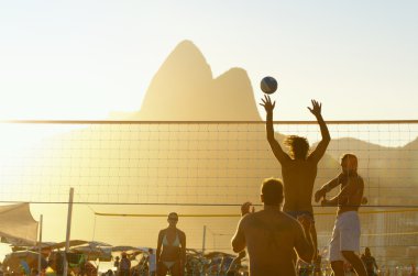 plaj voleybolu rio de janeiro Brezilya günbatımı oynayan Brezilyalı