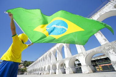 bir rio de janeiro Brezilya bayrağı adam arcos da lapa kemerler