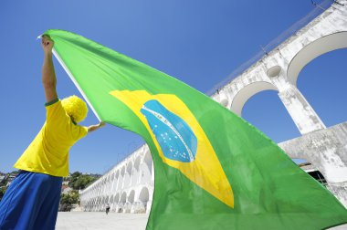 bir rio de janeiro Brezilya bayrağı adam arcos da lapa kemerler