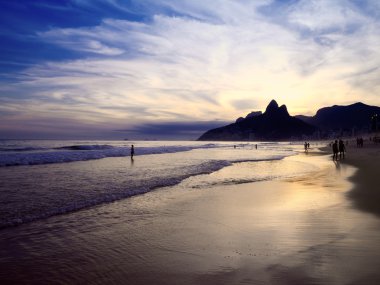 Rio de Janeiro Ipanema Plajı manzaralı Dusk günbatımı yansıma
