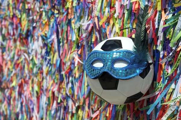 Máscara de Carnaval de Futebol Fitas de Desejo Brasileiras — Fotografia de Stock