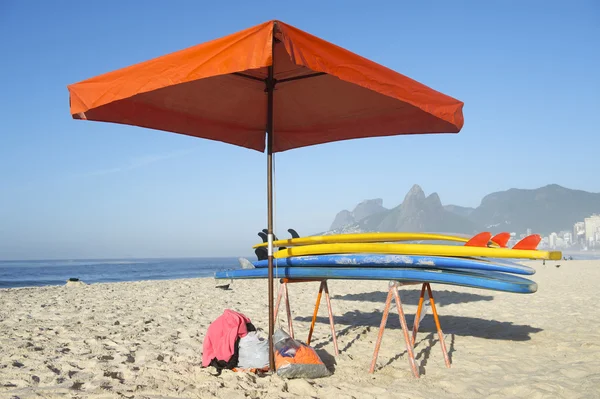 Reis deg opp, surfebrett Ipanema Rio Brasil – stockfoto