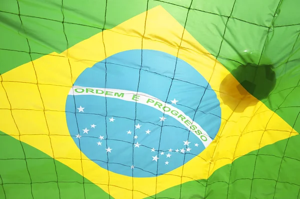サッカー ブラジル国旗サッカー ボール ゴール ネット — ストック写真