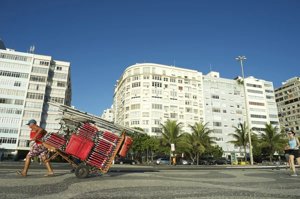 Brazilian Man Pulling Beach Chairs Rio Brazil — Φωτογραφία Αρχείου