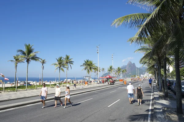 Brasileños activos haciendo ejercicio en Río de Janeiro Brasil — Foto de Stock