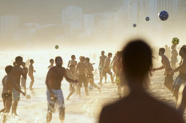 Futebol de Praia Multidão na Praia do Rio — Fotografia de Stock