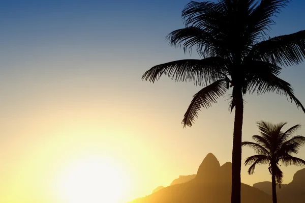 Pôr do sol Rio de Janeiro Praia de Ipanema Dois Irmãos Montanha Brasil — Fotografia de Stock