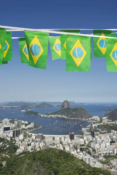 Бразильский флаг Bunting Rio de Janeiro Skyline Scenic Overlook — стоковое фото