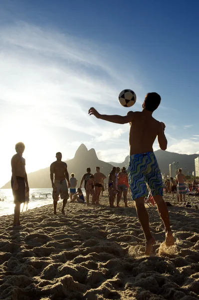 Young Brazilians Playing Keepy Uppy Altinho Rio — Stok fotoğraf