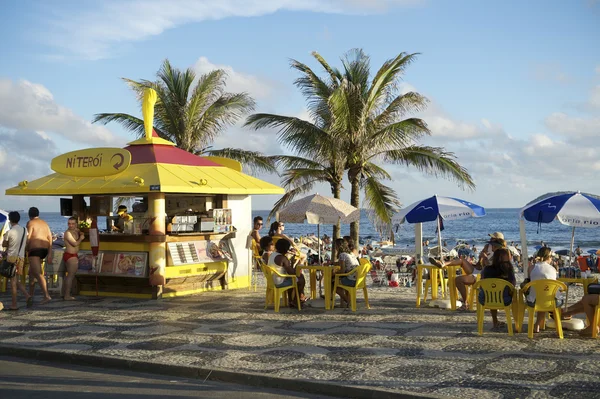 Quiosque do calçadão da praia de Ipanema ao pôr do sol — Fotografia de Stock