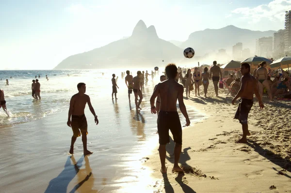 リオのビーチ サッカー ブラジル人 Altinho を再生 — ストック写真