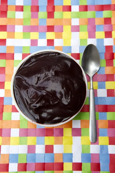 Taça brasileira de Açaí no tapete de lugar brilhante — Fotografia de Stock