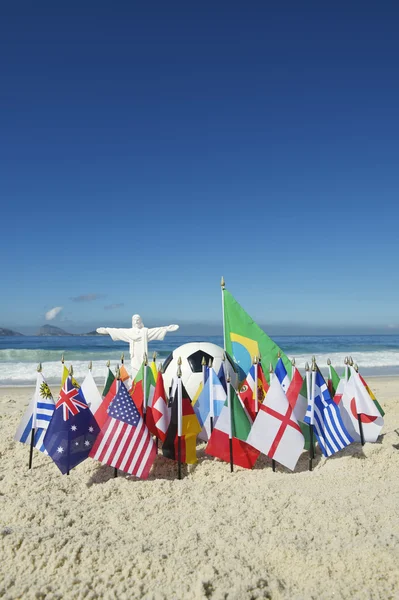 Międzynarodowa kraju flagi Cristo piłka nożna Piłka nożna Rio Brazylii — Zdjęcie stockowe