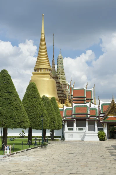 Golden Buddhist Pagoda Spires at Grand Palace Bangkok Thailand — Stock Photo, Image