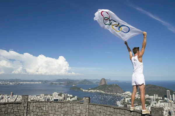 Olympisk friidrettsutøver med Flagg Rio de Janeiro – stockfoto