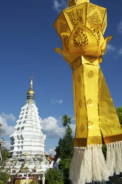 Lanterne dorée Temple bouddhiste Thaïlande — Photo