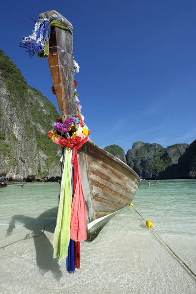 Maya Bay Tailandia Barco tradicional tailandés de madera de cola larga —  Fotos de Stock