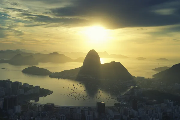 Rio de Janeiro Brezilya altın Sunrise Sugarloaf dağ — Stok fotoğraf