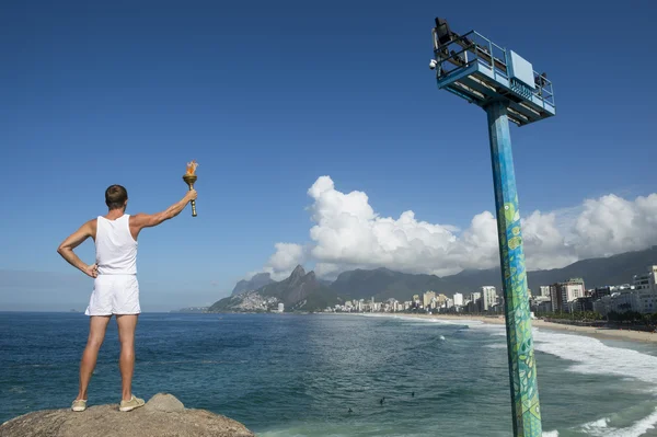 Sportovec drží Sport pochodeň Rio de Janeiro — Stock fotografie