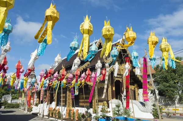 सजावटी पेपर लालटेन बौद्ध मंदिर थाईलैंड — स्टॉक फ़ोटो, इमेज