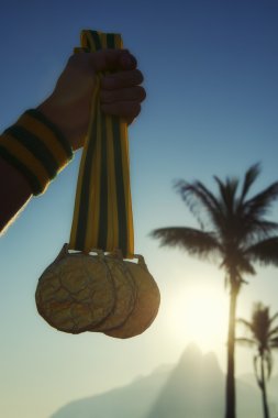 İlk yer atlet Holding madalya Ipanema Plajı Rio
