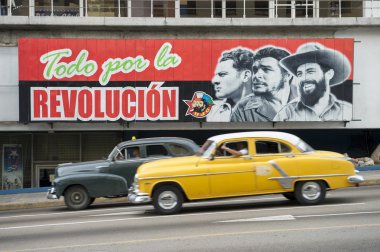 Komünist Propaganda Billboard ve araba Havana Küba
