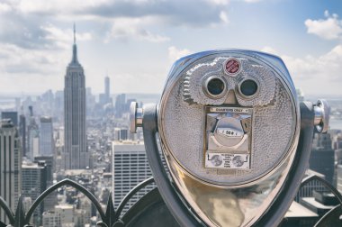 Teleskop ile New York şehrinin doğal görünümü