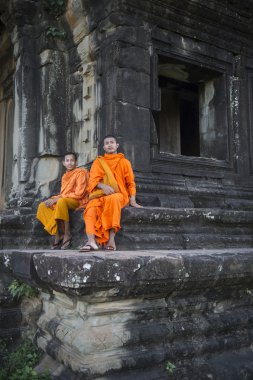 Budist rahipler turuncu Robes Angkor Wat
