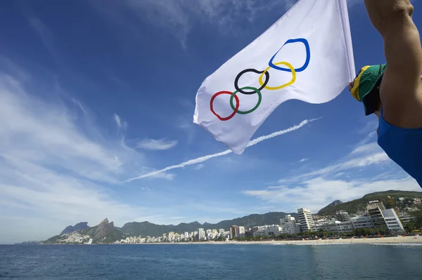 Olimpik sporcu Brezilya bayrağı Rio de Janeiro — Stok fotoğraf