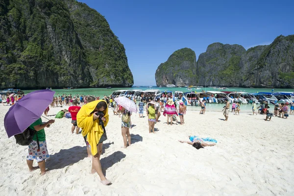 Maya Bay Tailândia Multidões Turísticas — Fotografia de Stock