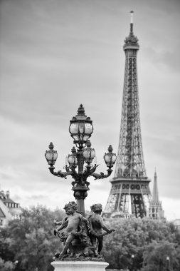 Paris France Eiffel Kulesi Cherubs heykelleri ile