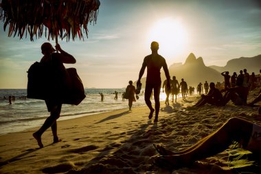 Ipanema Plajı Rio de Janeiro Brezilya günbatımı Silhouettes