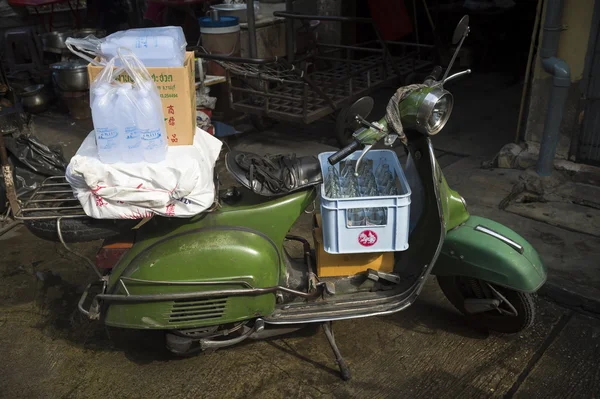 Old Fashioned Scooter Thai Vegetable Market — Stockfoto