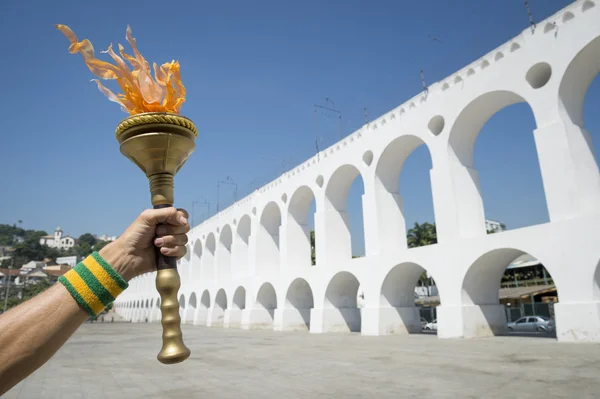 El Holding meşale Lapa Rio de Janeiro — Stok fotoğraf