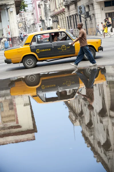 Havana cuba lada taxi reflexion — Stockfoto