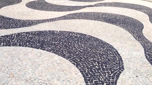 Copacabana beach trottoaren design rio de janeiro — Stockvideo