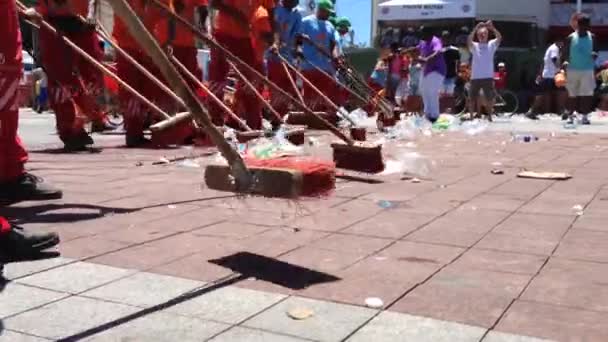 Sweepers Clean up After Salvador Brazil Carnival — Stock Video