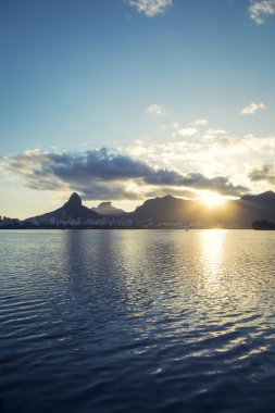 Lagoa Rio de Janeiro Brezilya günbatımı manzarası
