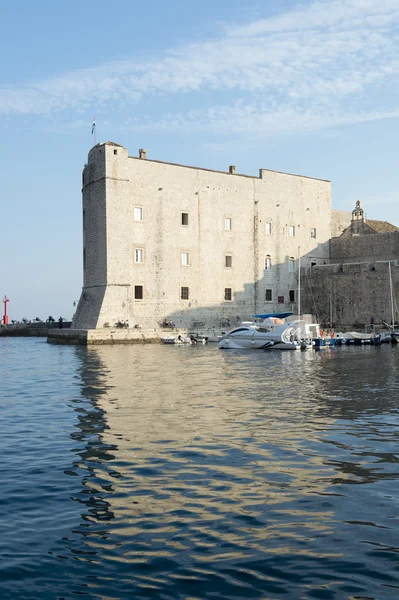 Dubrovnik Croacia barco Marina escénico — Foto de Stock