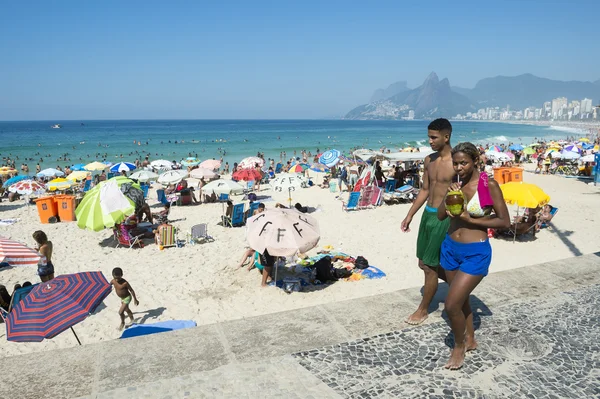 Cena de Verão Praia de Ipanema Rio de Janeiro — Fotografia de Stock